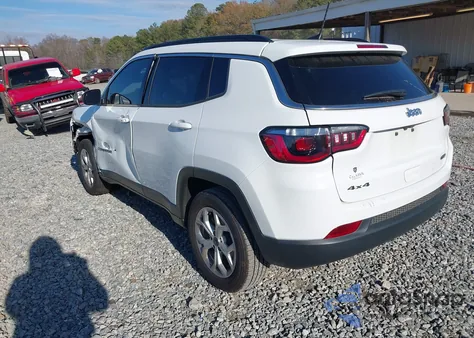 2025 Jeep Compass Latitude 4X4 z USA, uszkodzony, nr VIN 3C4NJDBN6ST534015